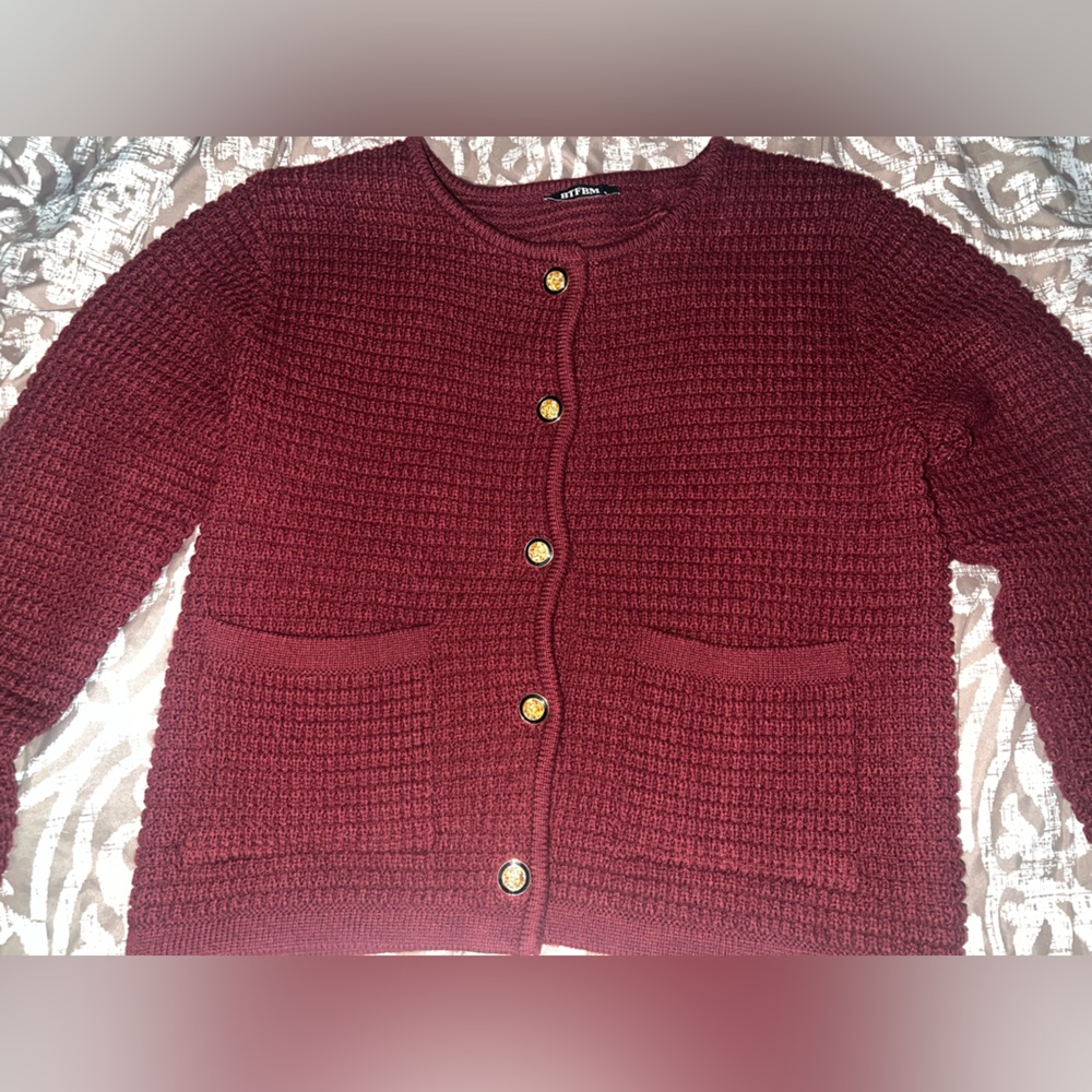 Elegant and comfortable Burgundy Button-Up Sweater